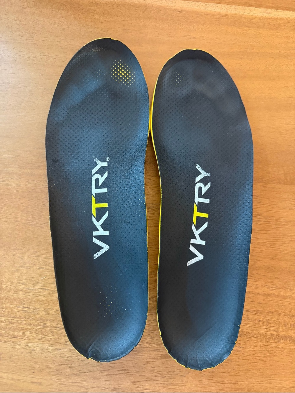 VKTRY Men's Black and Yellow Performance Insoles carbon fiber for all sports.